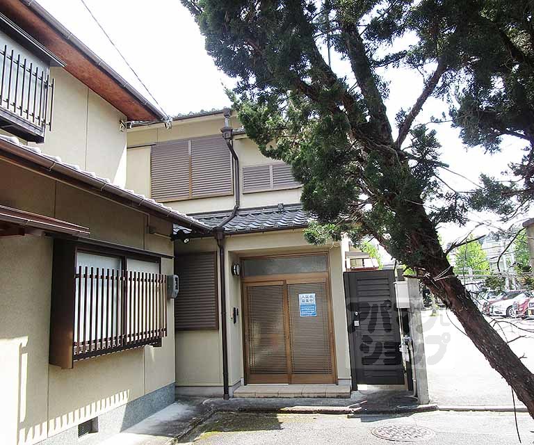 紫野上築山町３７貸家
