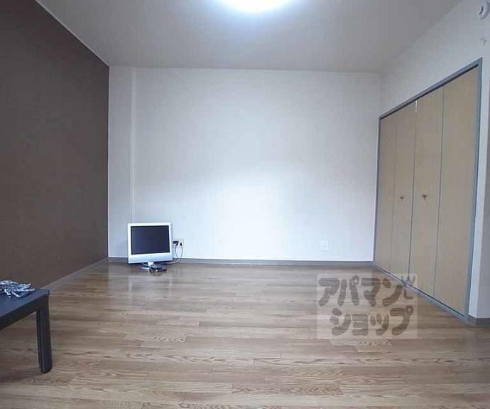 【クリスタルコート嵯峨天龍寺】間取