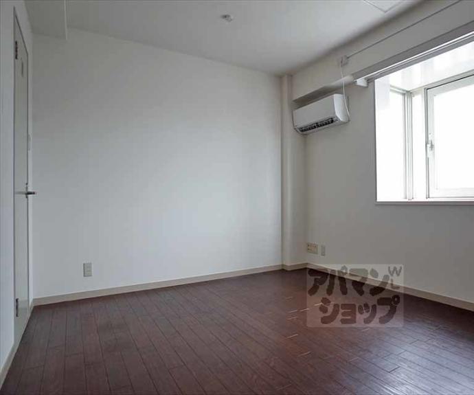 【レヴィア北白川】間取