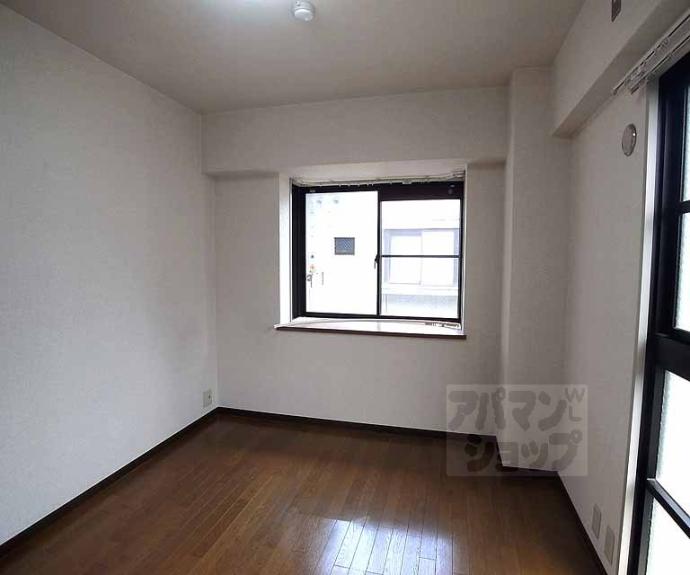 【ランブラス御所東】間取