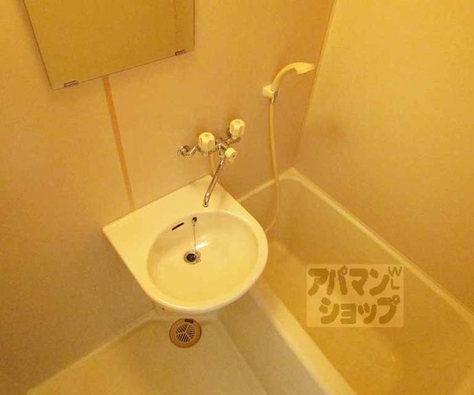 【ファミリエ北白川】間取