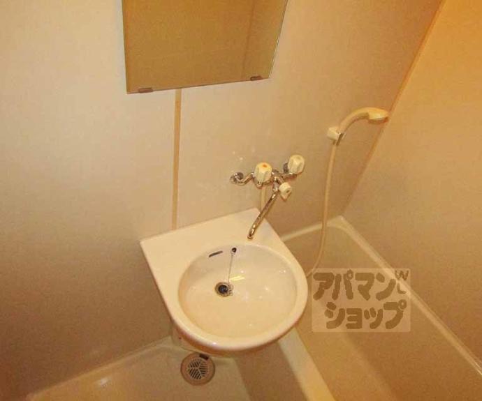 【ファミリエ北白川】間取