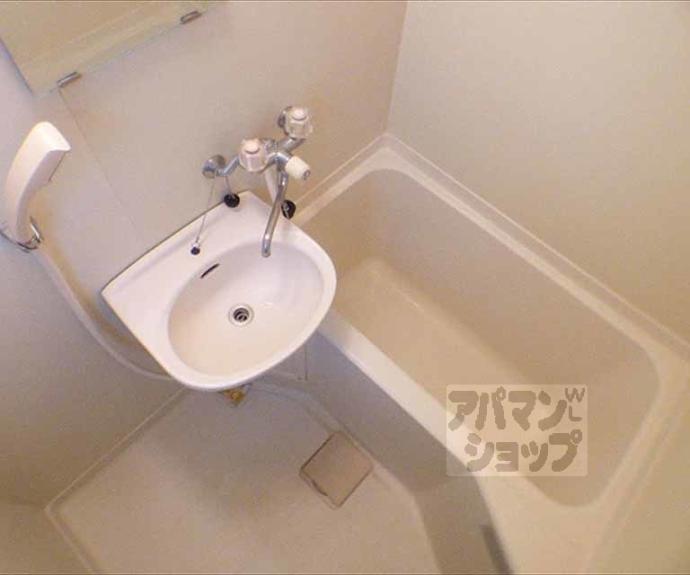 【HTロイヤルハウス北白川】間取