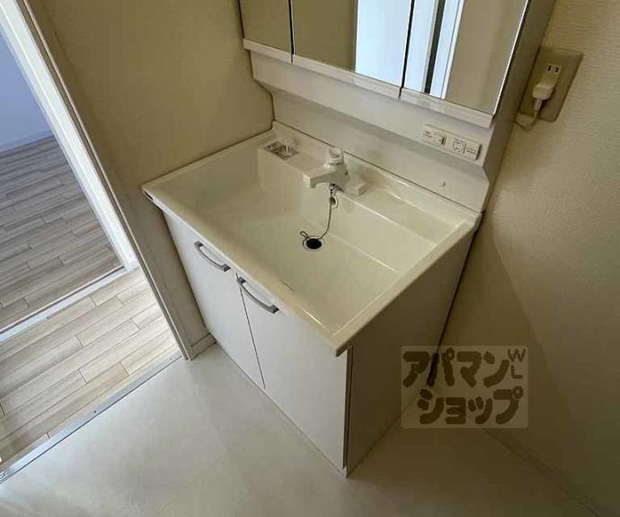 【イヌイ星の子ハイツ】