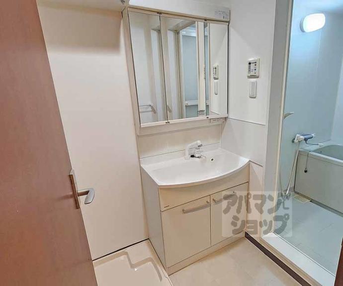 【エターナルコート三条】間取