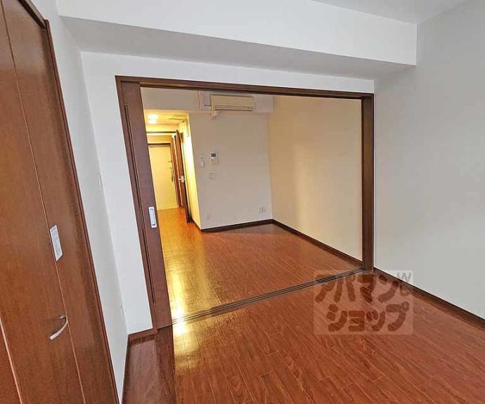 【エターナルコート三条】間取