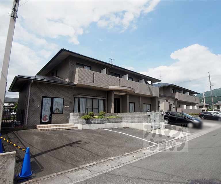 ＥＡＳＴ・ＷＥＳＴ　ＷＩＮＧ