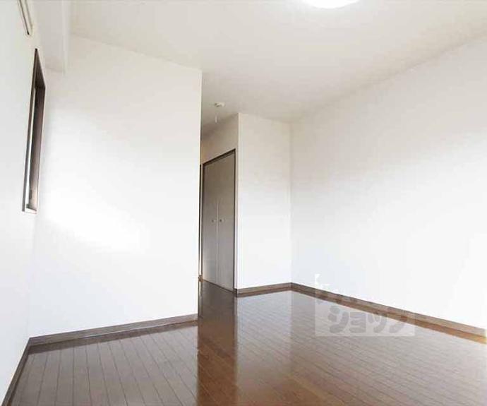 【EAST・WEST WING】間取