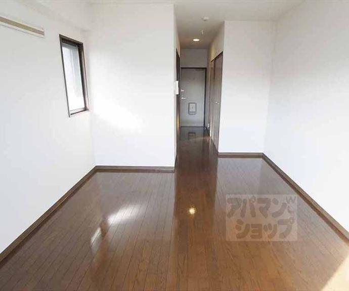 【EAST・WEST WING】間取