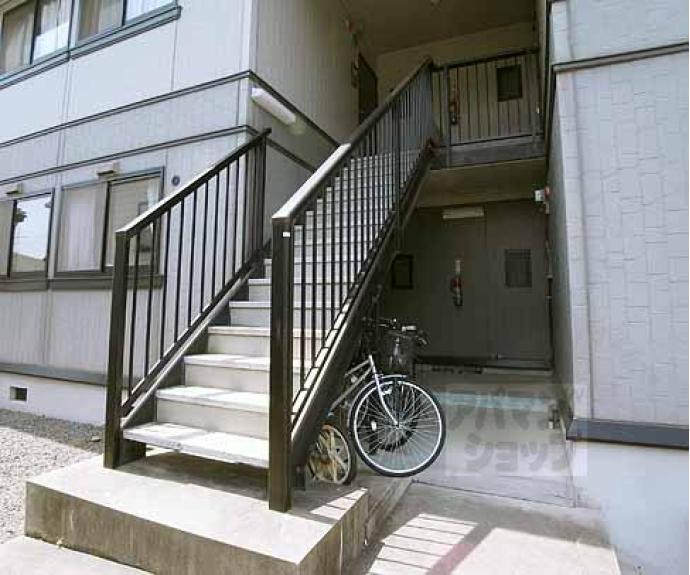 【六地蔵ハイツ】