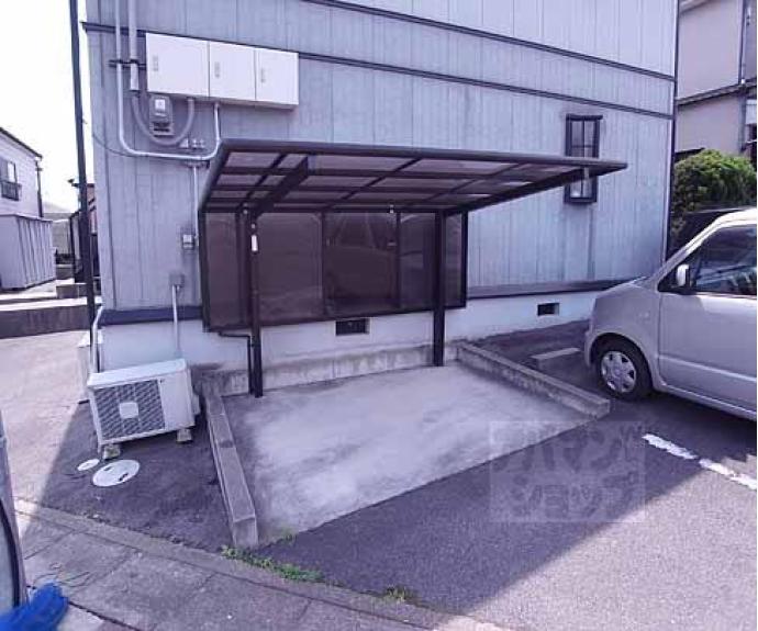 【六地蔵ハイツ】