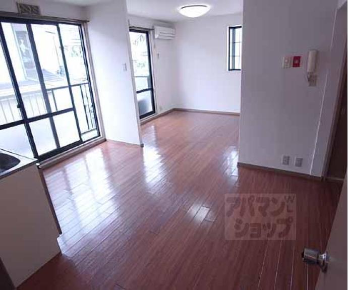 【六地蔵ハイツ】