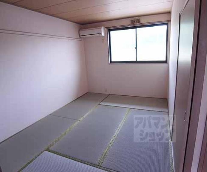 【六地蔵ハイツ】