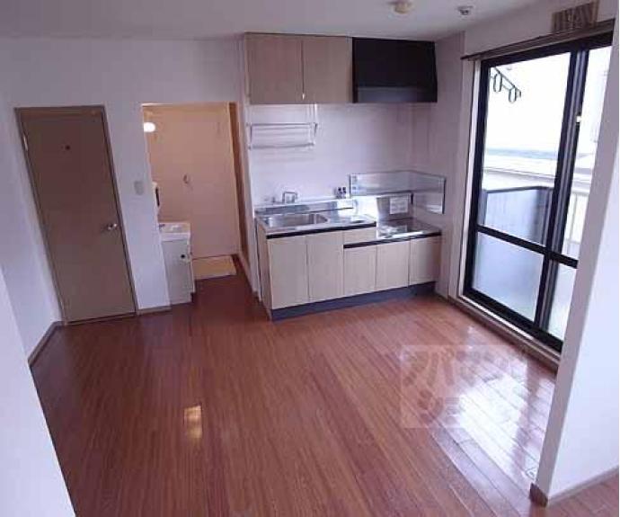 【六地蔵ハイツ】