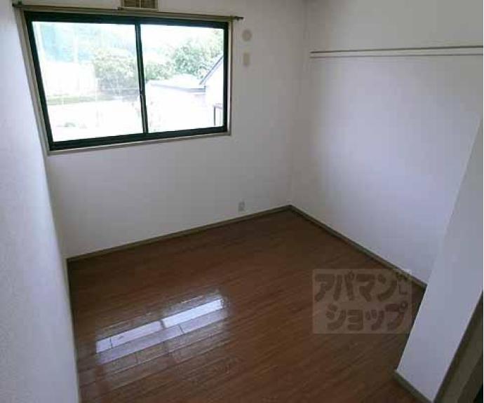 【六地蔵ハイツ】