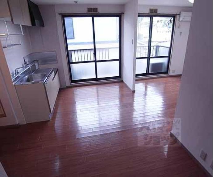 【六地蔵ハイツ】