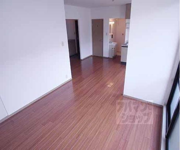 【六地蔵ハイツ】