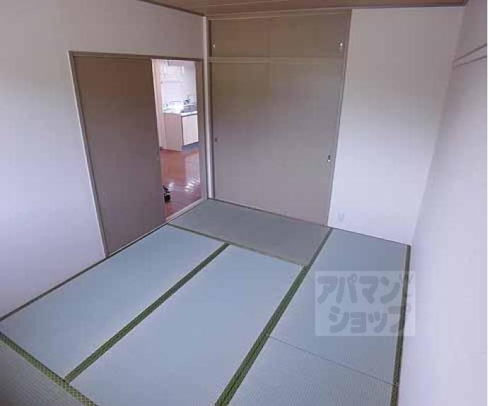 【六地蔵ハイツ】