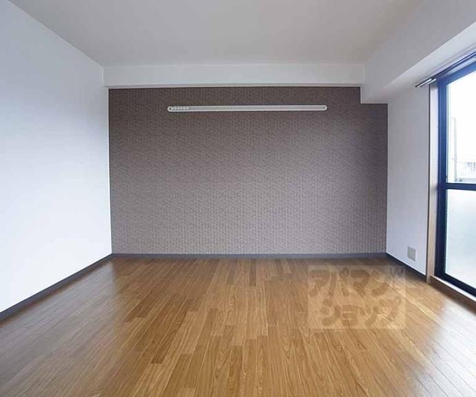 【エリーフラッツ上桂】間取