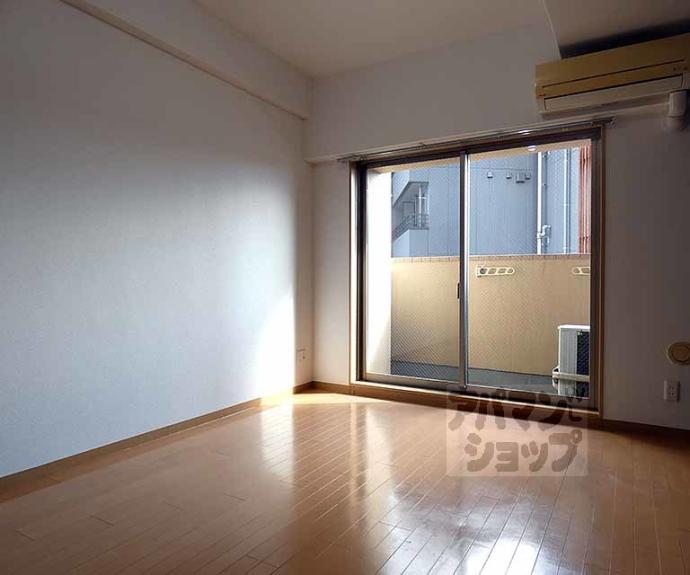 【クレストコート二条城北】間取