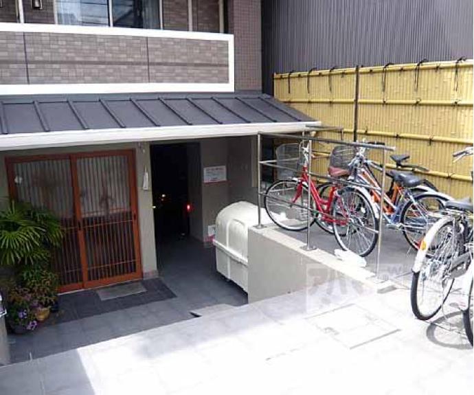 【アミティエ六条】間取