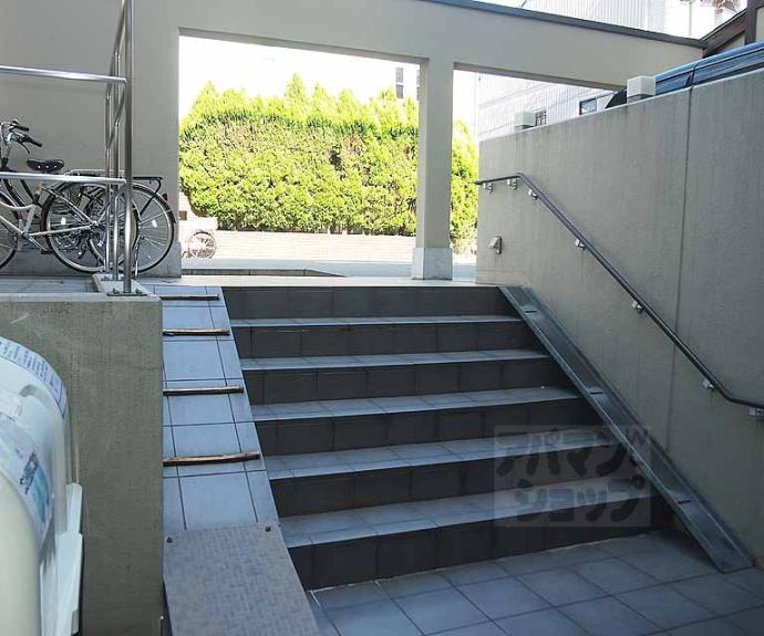 【アミティエ六条】間取