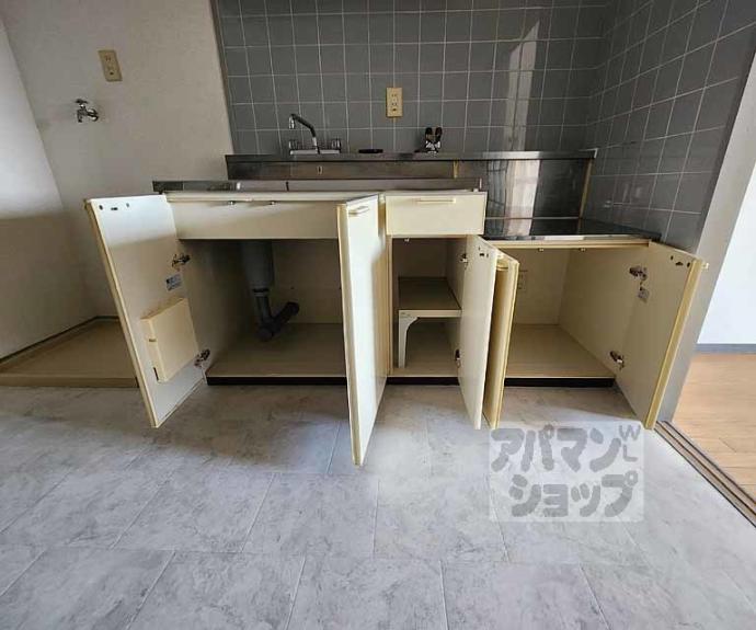 【ＲＥＤ　ＭＯＡ】