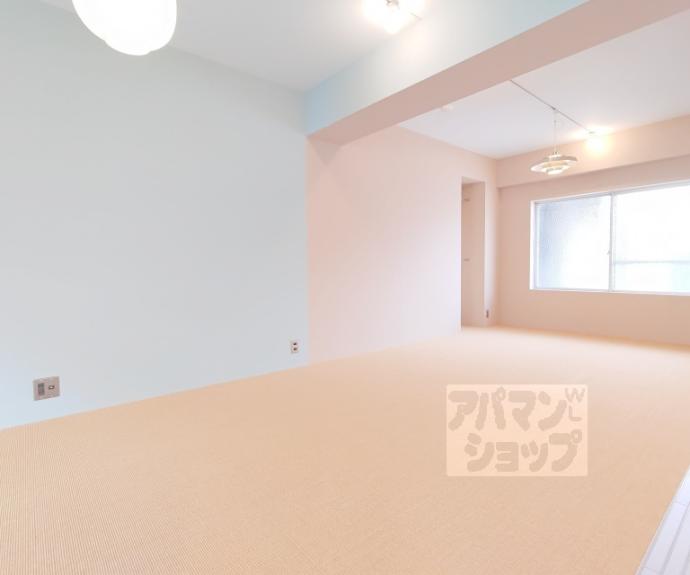 【ロイヤルコート嵯峨】間取