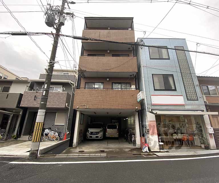 ファミールさわだ