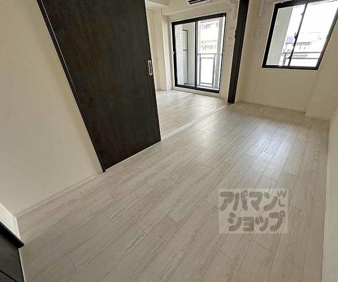 【アールズコート御所南】間取