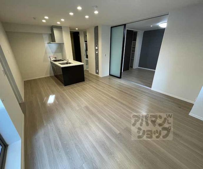 【カーマイン・ピノ四条堀川】間取