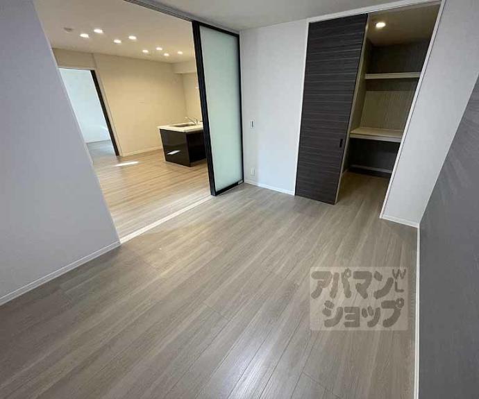 【カーマイン・ピノ四条堀川】間取