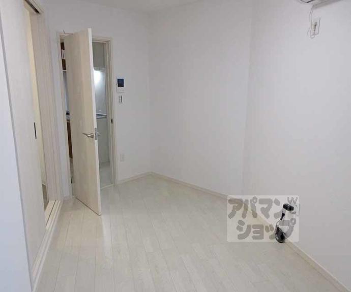 【KTIレジデンス深草】間取