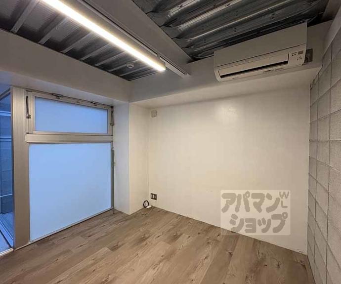 【ＪＵＲＡＫＵ－ＲＯ】