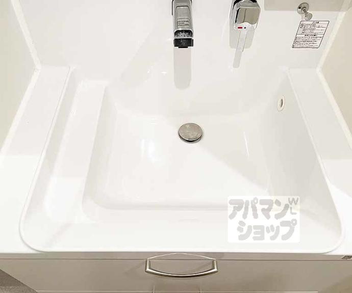 【ＲＥＳＩＤＥＮＣＥ京都府庁前】間取