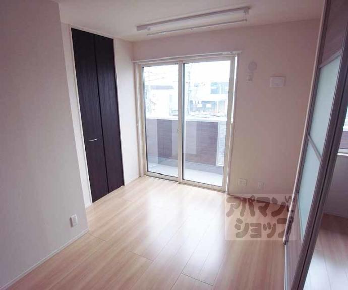 【カーサ　ルミノサ　ウーノ】間取