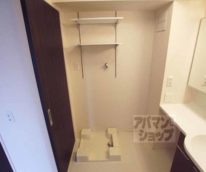 【カーサ　ルミノサ　ウーノ】間取