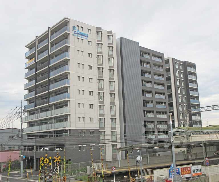 プレサンスロジェ城陽寺田駅前