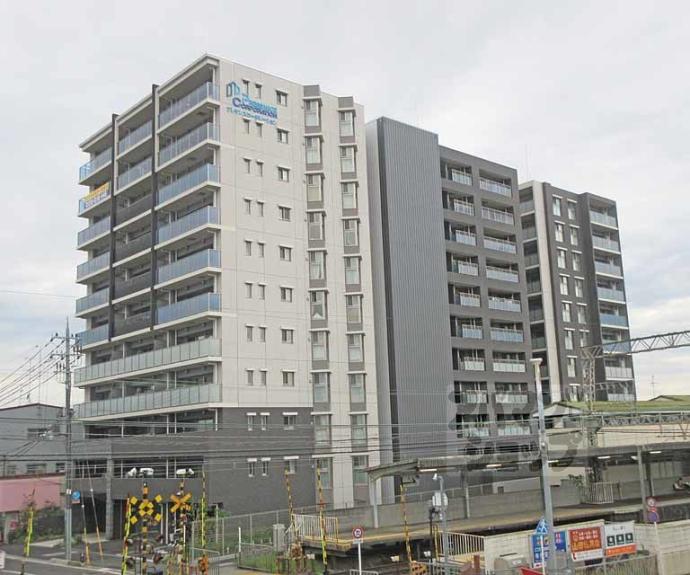 【プレサンスロジェ城陽寺田駅前】間取