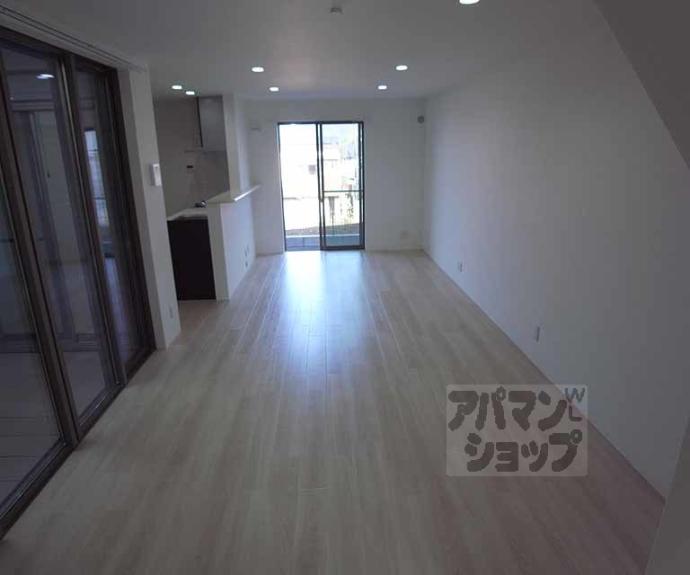 【エクリュ（ＫＯＳＭＯＳ　ＰＬＡＣＥ）】間取