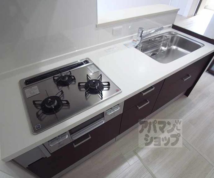 【エクリュ（ＫＯＳＭＯＳ　ＰＬＡＣＥ）】間取