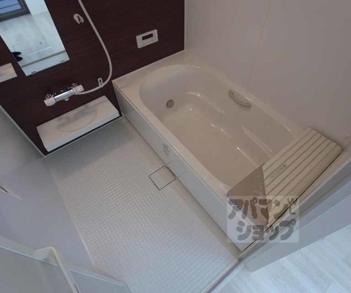 【エクリュ（ＫＯＳＭＯＳ　ＰＬＡＣＥ）】間取