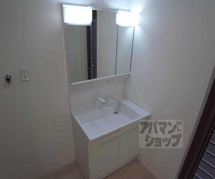 【エクリュ（ＫＯＳＭＯＳ　ＰＬＡＣＥ）】間取