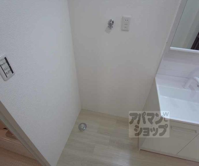 【エクリュ（ＫＯＳＭＯＳ　ＰＬＡＣＥ）】間取