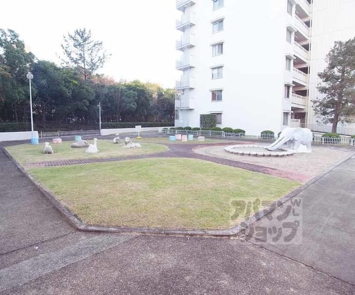 【向島ニュータウン 2街区 D棟】