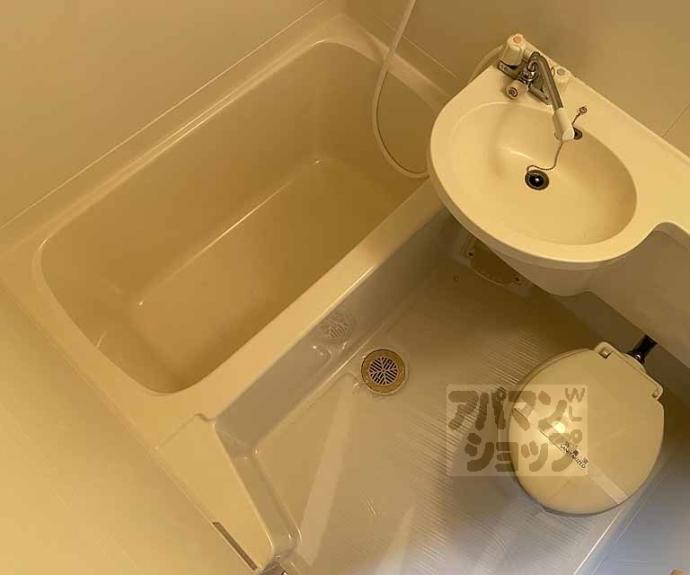 【アパートメント亀岡】間取