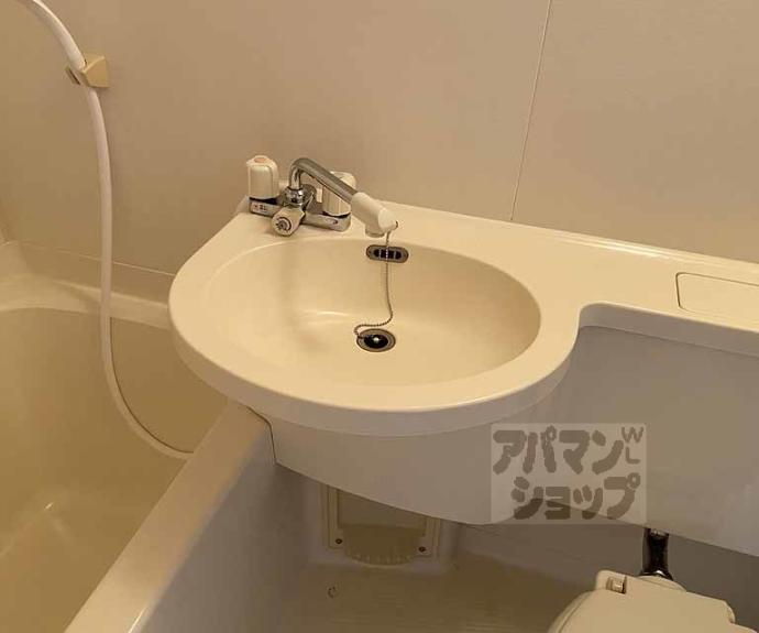 【アパートメント亀岡】間取