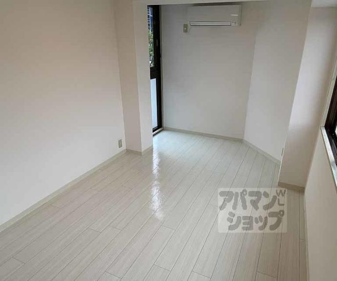 【アパートメント亀岡】間取