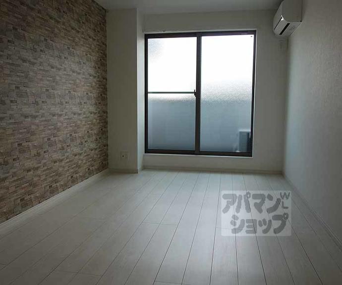 【オーシャンズ西向日】間取