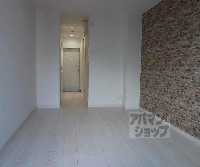 【オーシャンズ西向日】間取